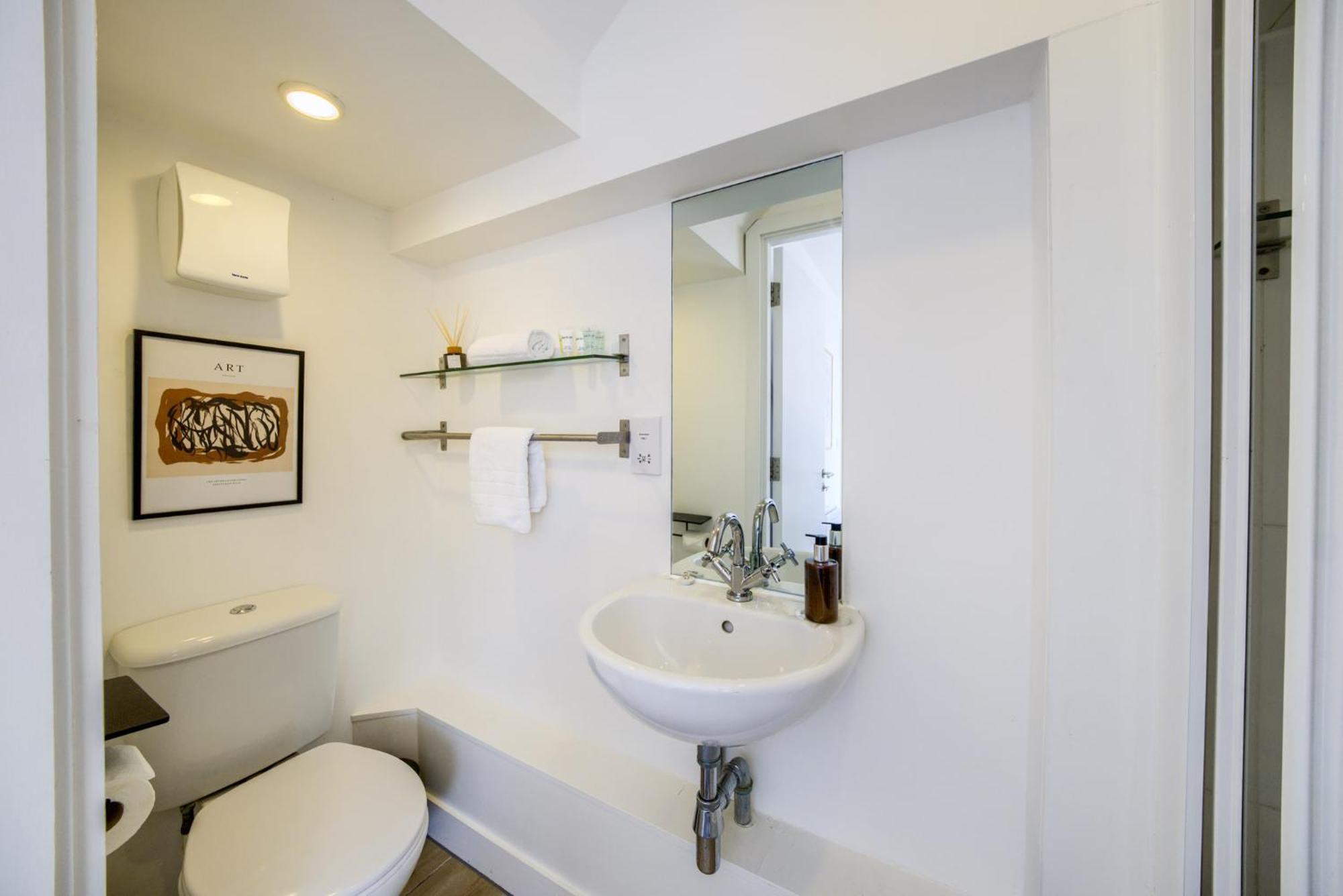 Coventry Large 4-Bed Townhouse By Empower Homes מראה חיצוני תמונה
