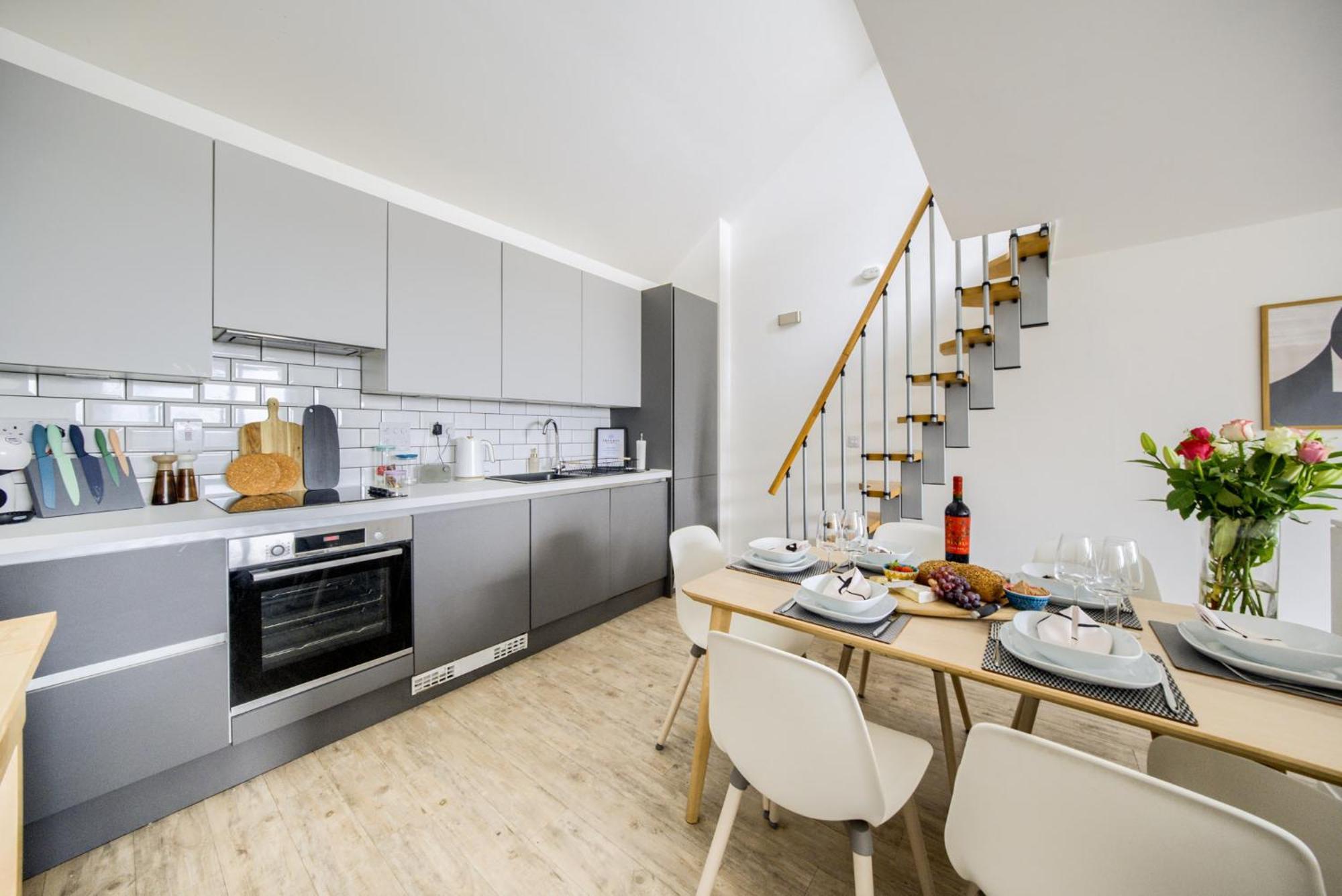 Coventry Large 4-Bed Townhouse By Empower Homes מראה חיצוני תמונה