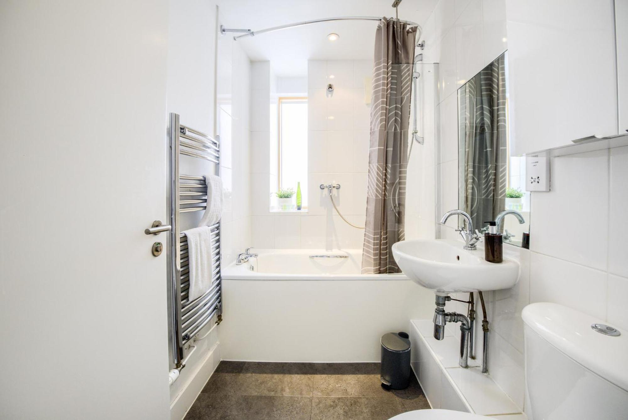 Coventry Large 4-Bed Townhouse By Empower Homes מראה חיצוני תמונה