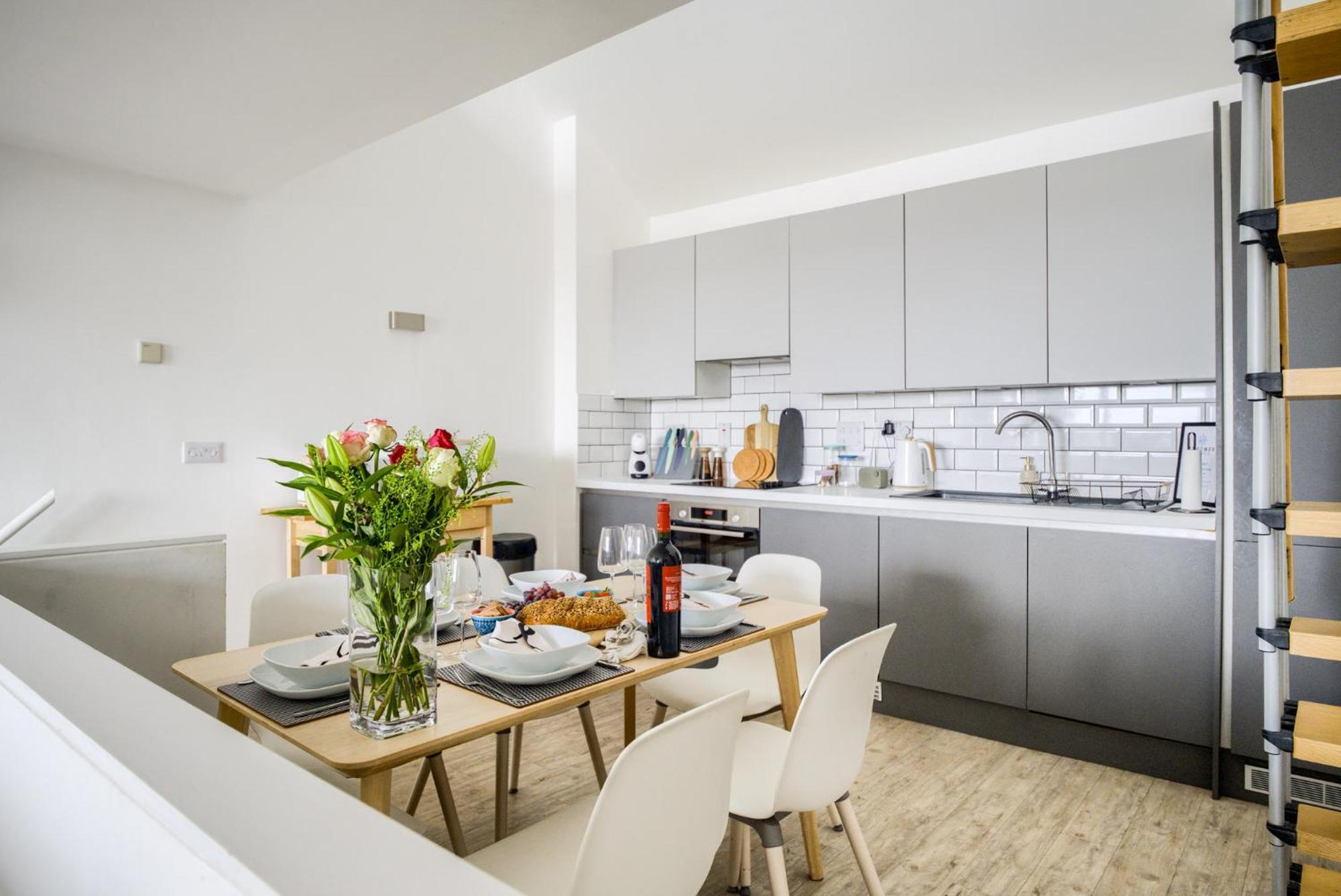 Coventry Large 4-Bed Townhouse By Empower Homes מראה חיצוני תמונה